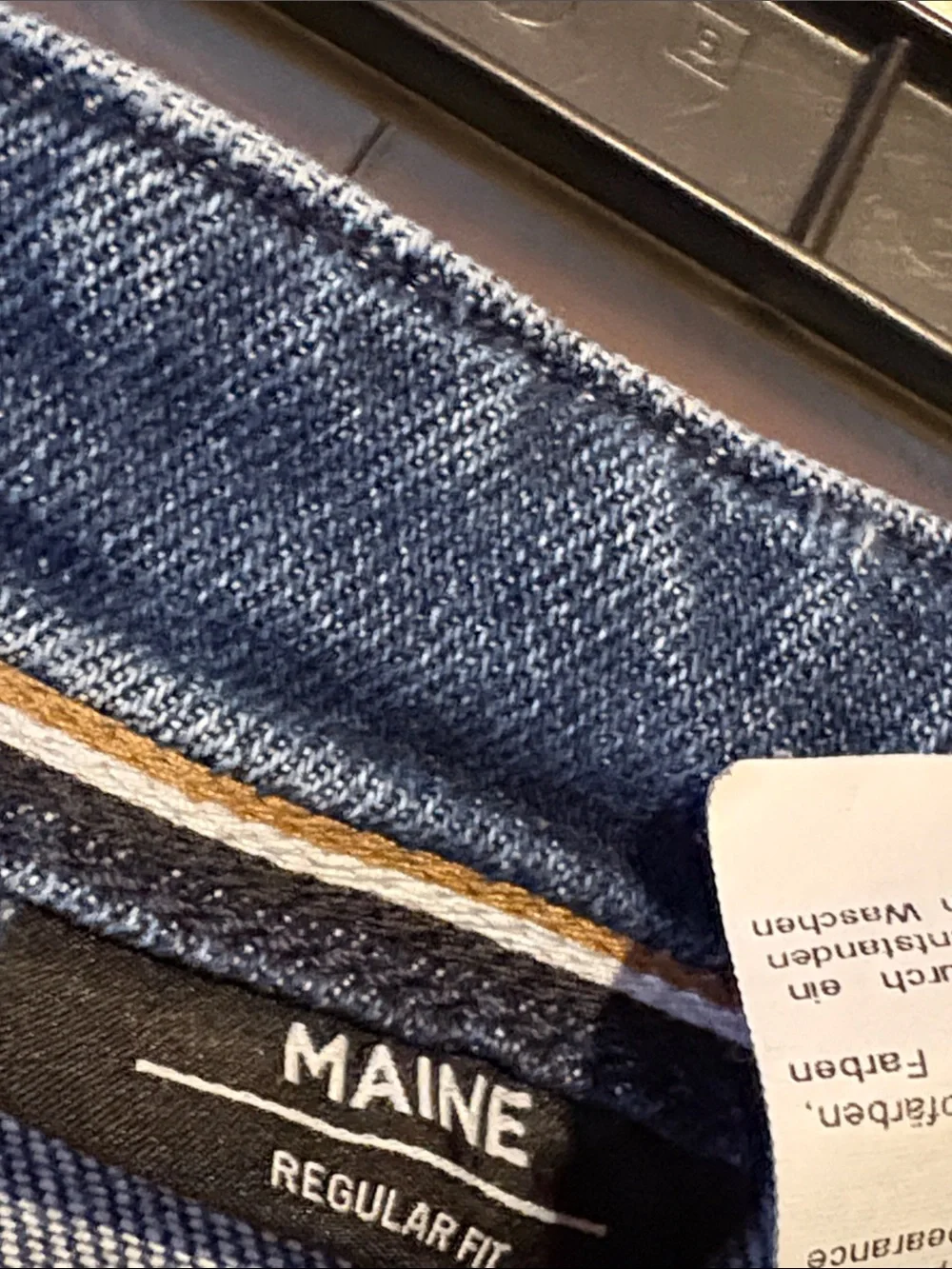 Hugo Boss Men's Straight Leg Jeans in Deep Blue Denim